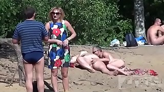 Boquete na praia de nudismo 2 - videosadultos18.com