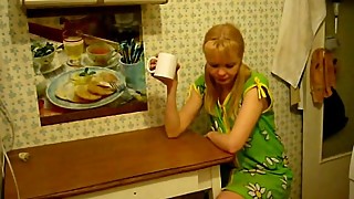 Blonde wife fucked at the kitchen table - tightandhorny.com